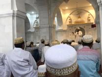 Ra's ul Hudood saheb delivering bayaan during Jomo'ah namaaz in Musanji Masjid